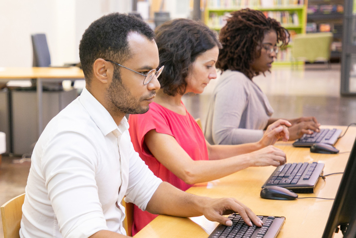 Maestros en computadoras